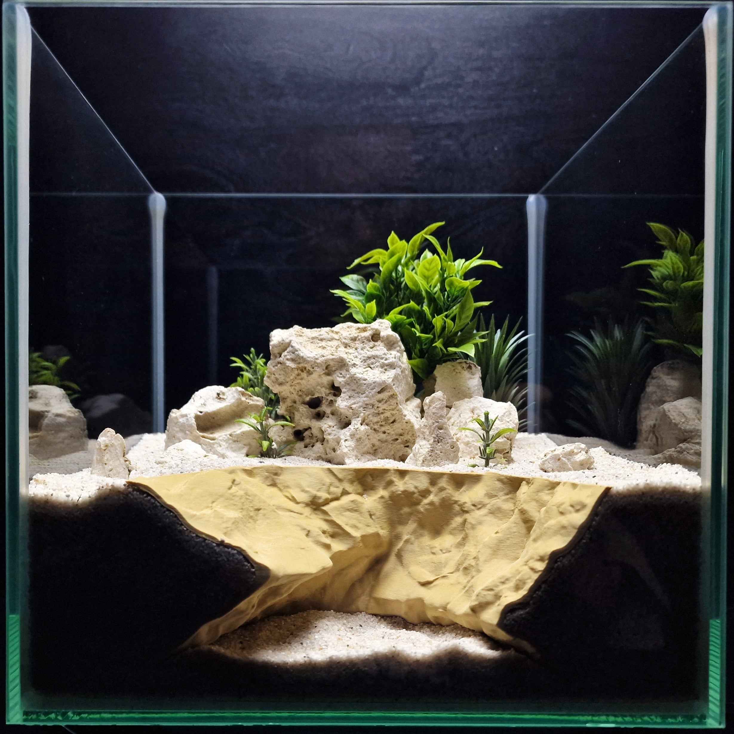 3D Printed Terrarium Rock Rift Feature – Hideout for Terrarium, Aquarium - Fully Customizable Sizing